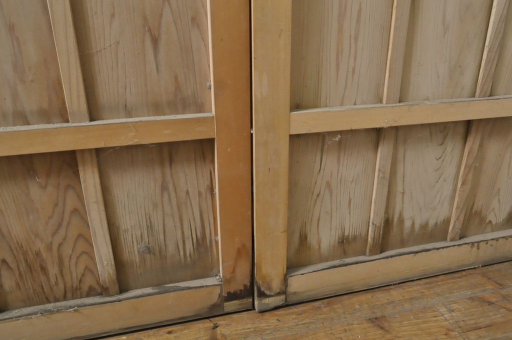 中古　板部は浮造り仕上げ!　趣のある風合いが魅力的な数寄屋の雨戸4枚セット(建具、板戸、引き戸)(R-063798)