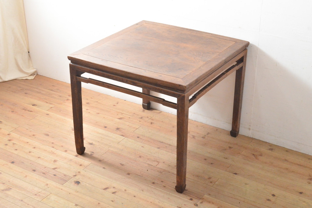 アンティーク　中国製　欅(ケヤキ)材　味のある佇まいが目を引くダイニングテーブル(2人掛け、食卓)(R-059007)