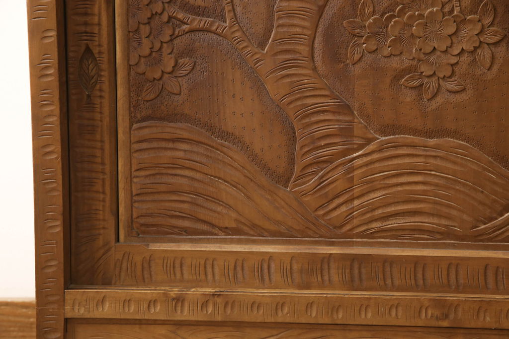 和製ビンテージ　軽井沢彫り　繊細な桜の彫刻が目を惹くサイドボード(サイドキャビネット、リビングボード、収納棚、戸棚、ヴィンテージ)(R-062844)