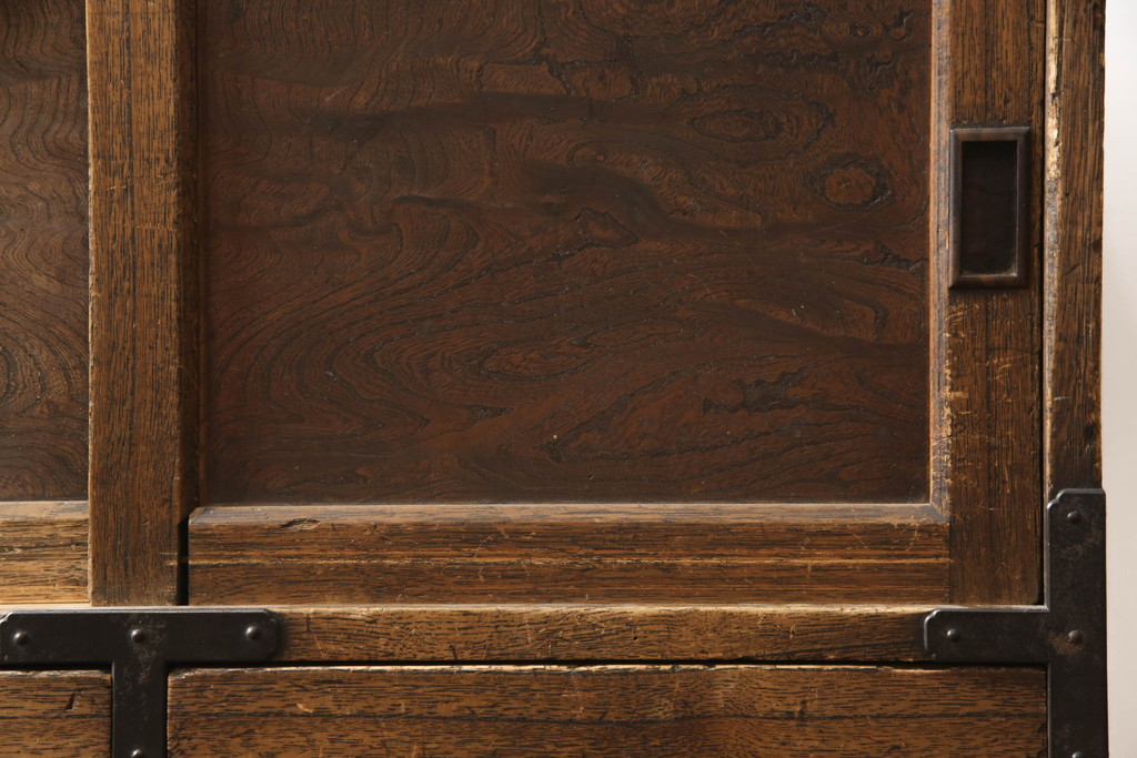 和製アンティーク　桐材と欅(ケヤキ)材　古い木の風合いが魅力のシンプルな二本松小箪笥(二本松箪笥、時代箪笥、収納箪笥、和タンス、桐たんす、戸棚)(R-070358)