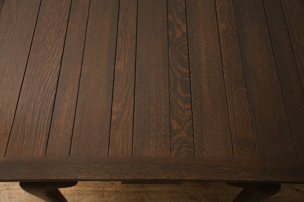 【セミオーダー家具実例】イギリスアンティークのテーブルに高品質リペアを施しました。天板をストレスなくスムーズに開閉できるようにリペア。本体は現状をベースにして1トーン程落ち着いた色味に着色しワックス塗装にて仕上げました。(エクステンションテーブル、ダイニングテーブル、拡張式テーブル)