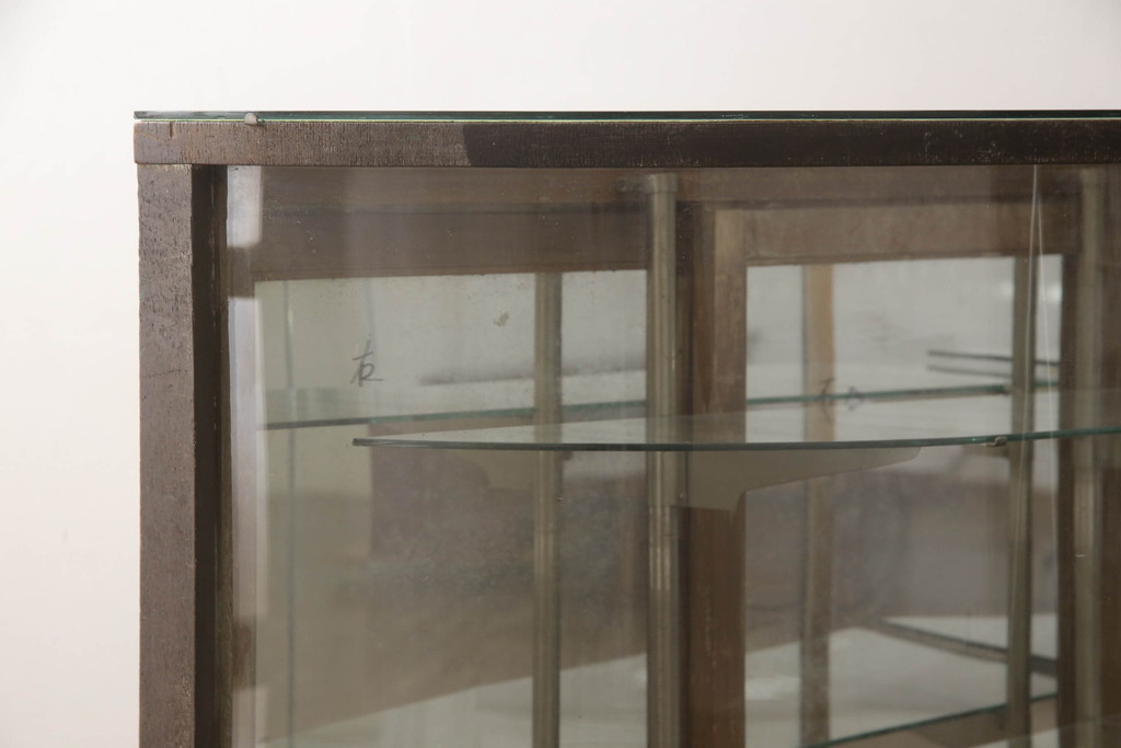 和製アンティーク　組み合わせ　昭和レトロな雰囲気を醸し出す曲げガラスの組み合わせとカウンターガラスケース(ショーケース、飾り棚、陳列棚、引き出し、店舗什器)(R-070755)