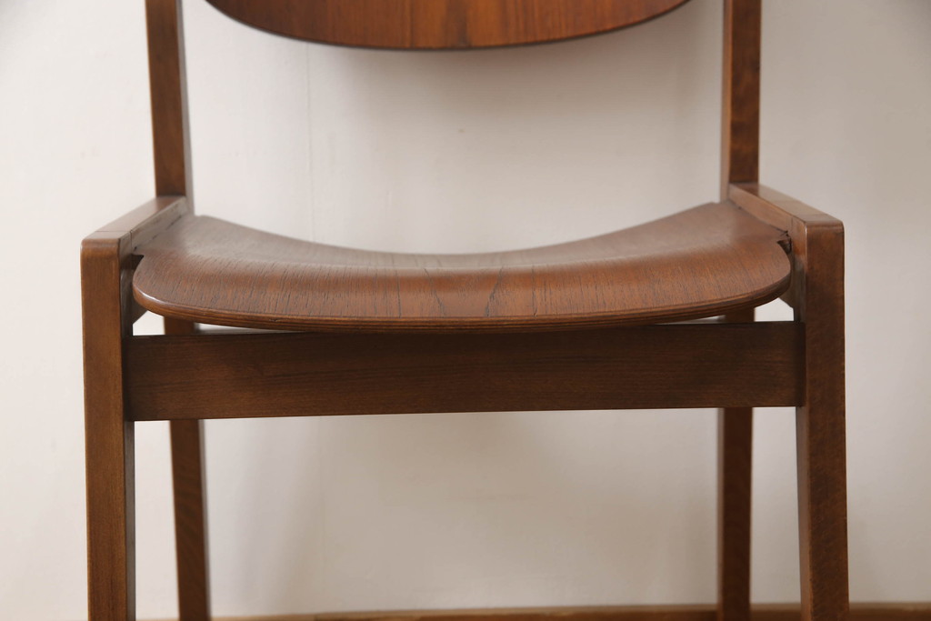 ジャパンビンテージ　チーク材　シンプルなデザインとシックな色合いが魅力的なチェア(板座チェア、ダイニングチェア、椅子、ヴィンテージ)(R-053814)