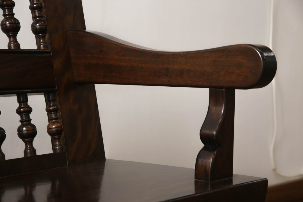 中古　松本民芸家具　厚みのある一枚板を座面に使ったスピンドルバックベンチ(長椅子)(R-070168)