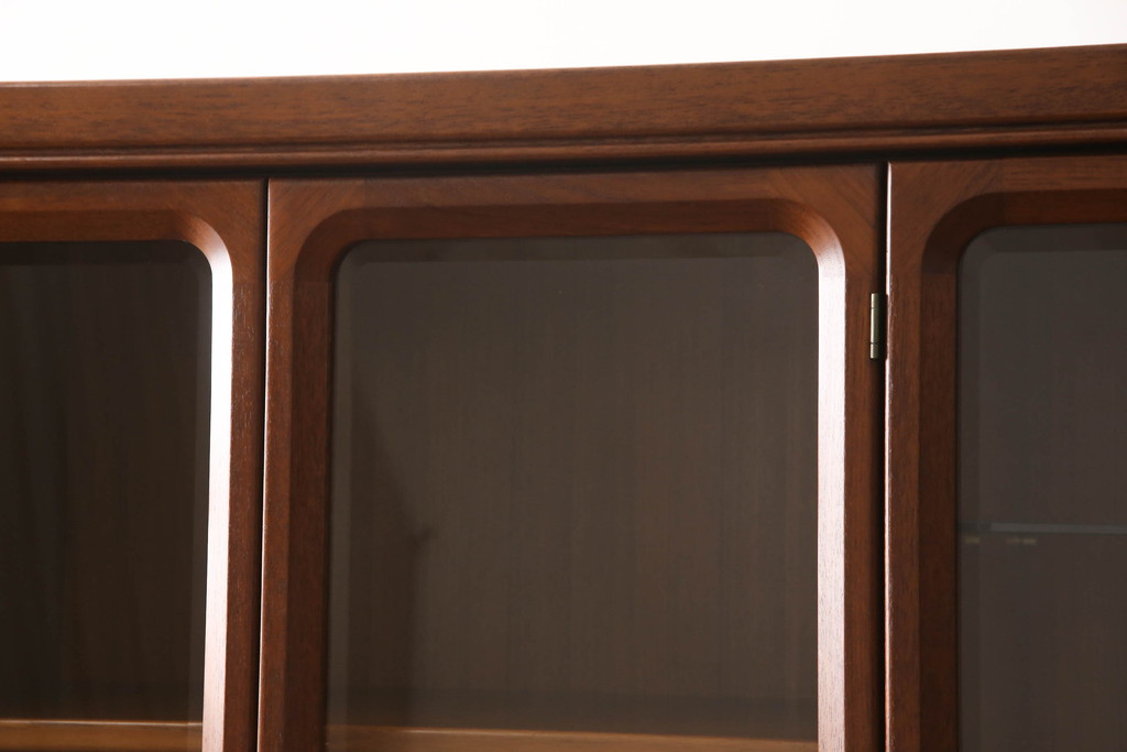 和製ビンテージ　希少品　ナショナル(National)家具製作所　チーク材　クラシックな佇まいが魅力の照明付き二段重ねキャビネット(収納棚、飾り棚、戸棚、食器棚、カップボード、ヴィンテージ)(R-069996)
