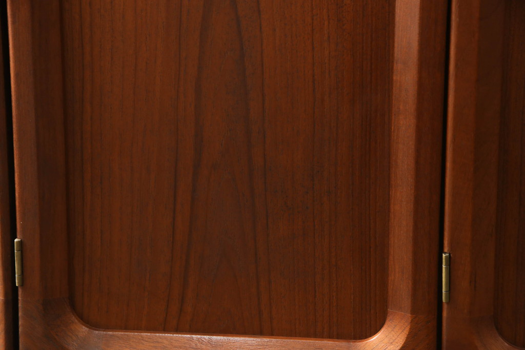 和製ビンテージ　希少品　ナショナル(National)家具製作所　チーク材　クラシックな佇まいが魅力の照明付き二段重ねキャビネット(収納棚、飾り棚、戸棚、食器棚、カップボード、ヴィンテージ)(R-069996)