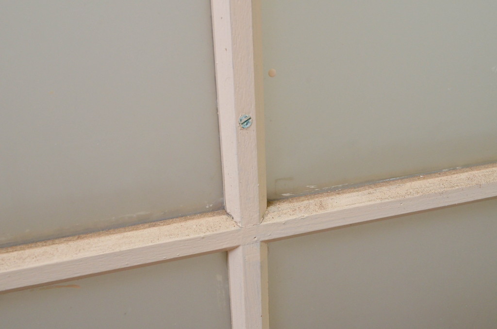 アンティーク建具　ペイント仕上げ限定　昭和レトロ　インテリアに取り入れやすいシンプルなデザインのペイントガラス窓4枚セット(引き戸、ガラス戸)(R-068438)