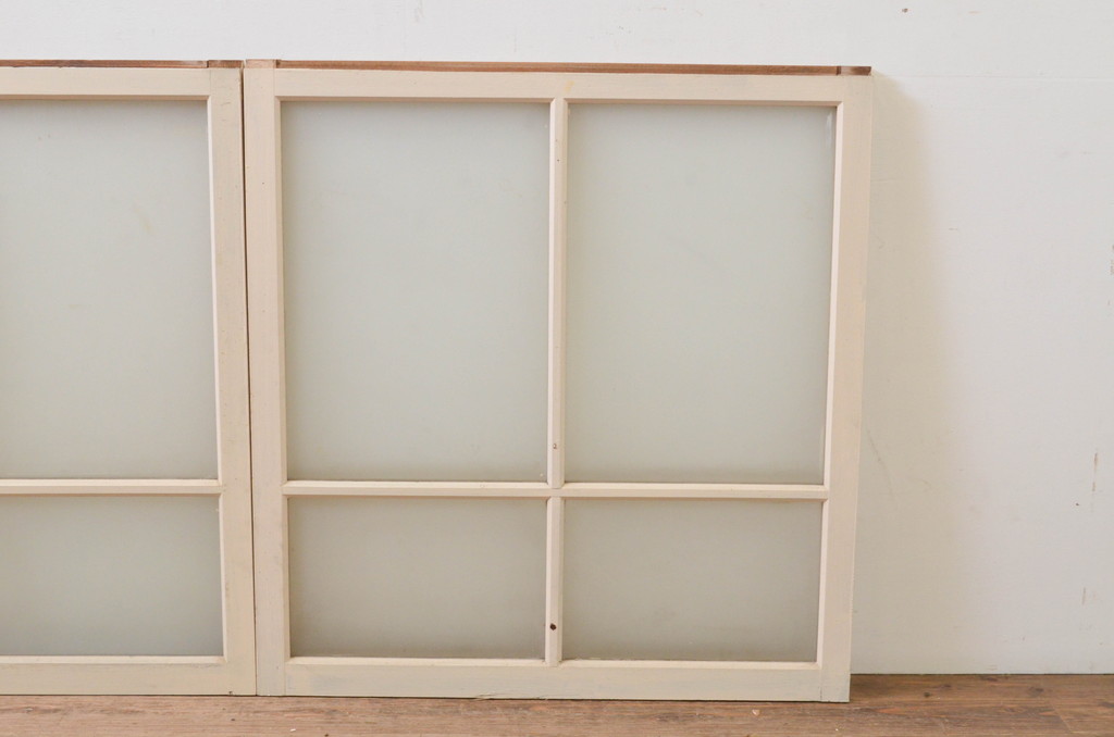 アンティーク建具　ペイント仕上げ限定　昭和レトロ　インテリアに取り入れやすいシンプルなデザインのペイントガラス窓2枚セット(引き戸、ガラス戸)(R-068439)