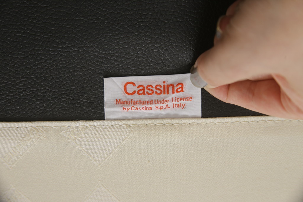 中古　Cassina(カッシーナ)　L31　SITE(サイト)　洗練された佇まいが魅力のセミダブルベッド(ベッドフレーム、マットレス)(定価約60万円)(R-066620)
