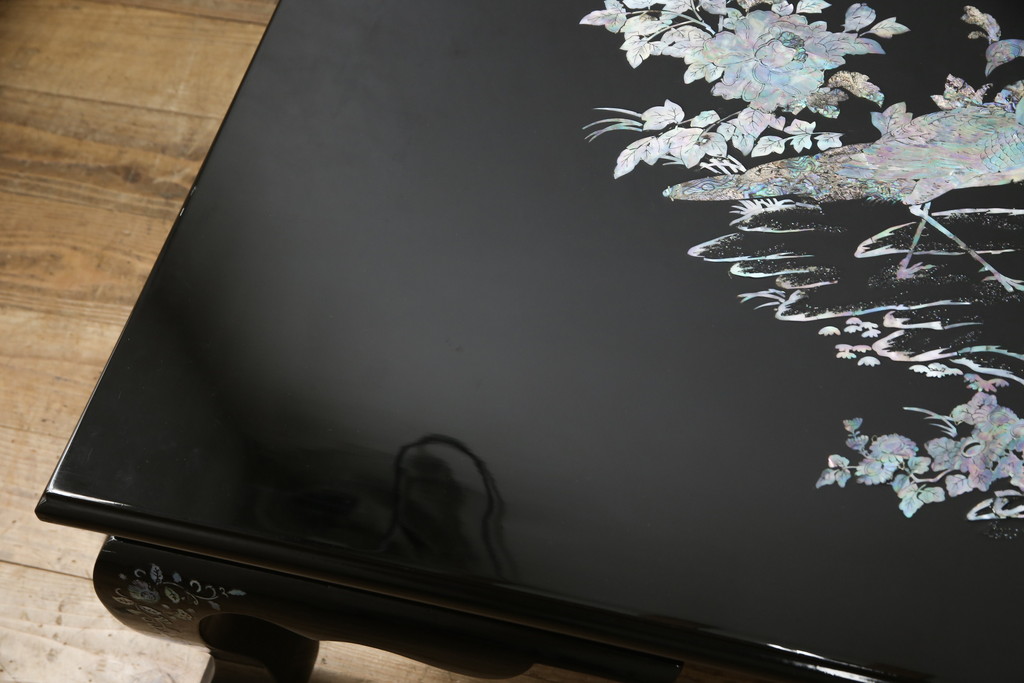 中古　アジア　民芸家具　華やかな螺鈿細工が美しい座卓(定価約60万円)(センターテーブル、ローテーブル)(R-059060)