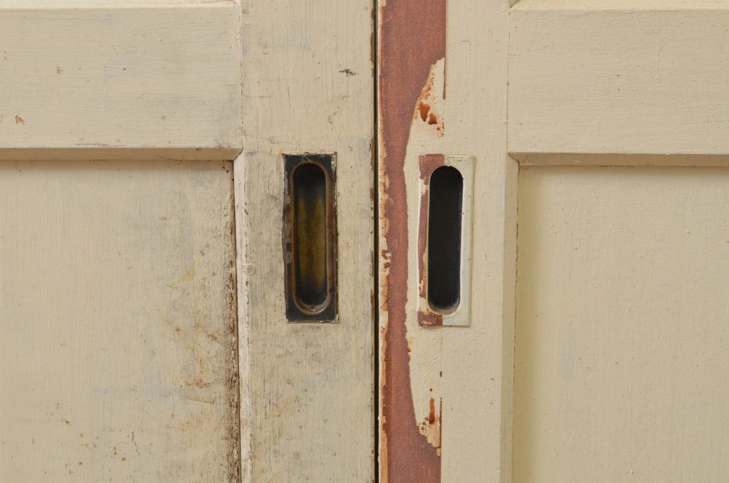 アンティーク建具　ペイント仕上げ限定　レトロな空間づくりにおすすめな古い学校の引き戸4枚セット(ガラス戸)(R-068698)