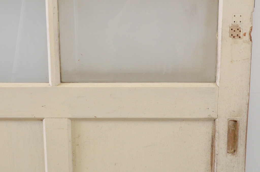 アンティーク建具　ペイント仕上げ限定　レトロな空間づくりにおすすめな古い学校の引き戸4枚セット(ガラス戸)(R-068699)