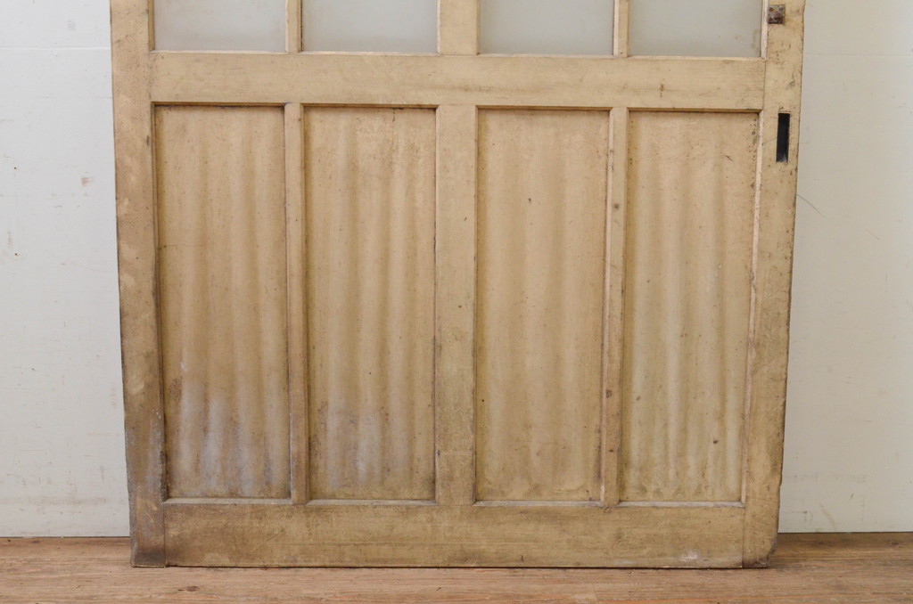 アンティーク建具　ペイント仕上げ限定　レトロな空間づくりにおすすめな古い学校の幅広ガラス戸1枚(引き戸)(R-068703)