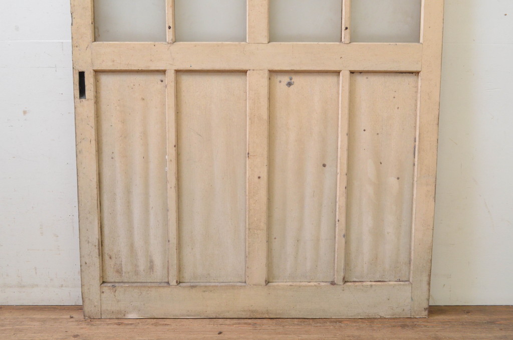 アンティーク建具　ペイント仕上げ限定　レトロな空間づくりにおすすめな古い学校の幅広ガラス戸1枚(引き戸)(R-068703)