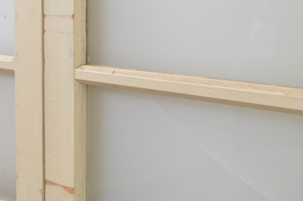 アンティーク建具　ペイント仕上げ限定　レトロな空間づくりにおすすめな古い学校の引き戸4枚セット(ガラス戸)(R-068704)