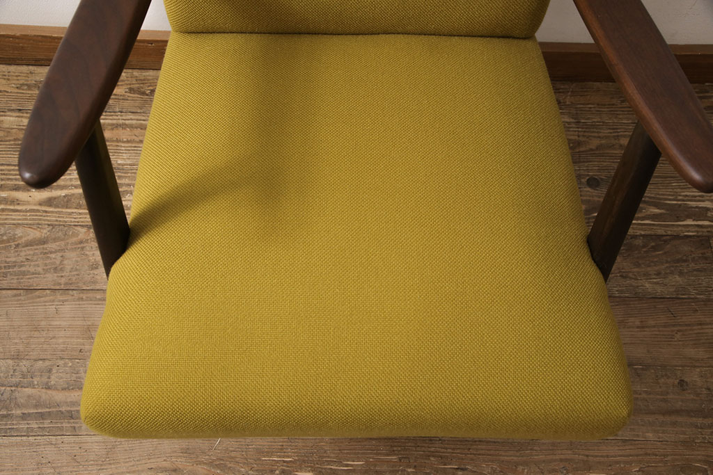 北欧ヴィンテージ　くすんだ黄色がお部屋のアクセントになるイージーチェア(1人掛けソファ、アームチェア、1P、ビンテージ)(R-051513)