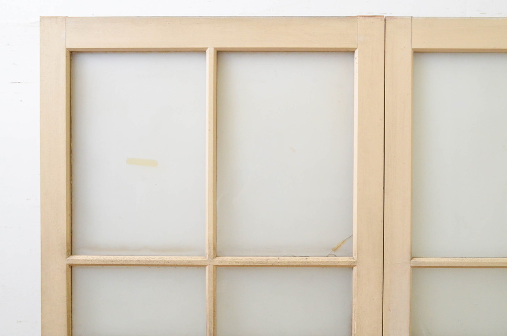 アンティーク建具　ペイント仕上げ限定　レトロな空間づくりにおすすめな古い学校のガラス戸2枚セット(引き戸)(R-068710)