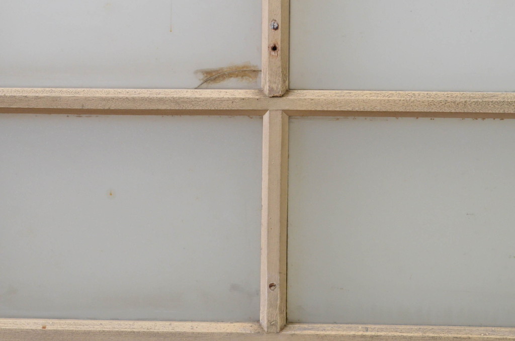 アンティーク建具　ペイント仕上げ限定　レトロな空間づくりにおすすめな古い学校のガラス戸2枚セット(引き戸)(R-068710)