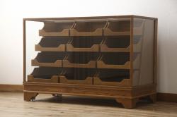 中古　北海道民芸家具　天板付きリメイク　落ち着いた空間づくりにおすすめのサイドボード(収納棚、リビングボード、サイドキャビネット)(R-060886)