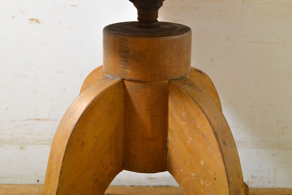 和製アンティーク　曲線の脚が可愛らしい回転スツール(丸椅子、回転チェア、イス、椅子)(R-063232)