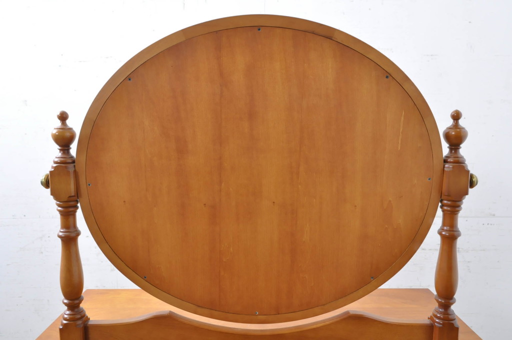 中古　横浜クラシック家具　ダニエル(Daniel)　ラウンド型の鏡が印象的なドレッシングチェスト(ドレッサー、鏡台、ミラー)(R-068623)
