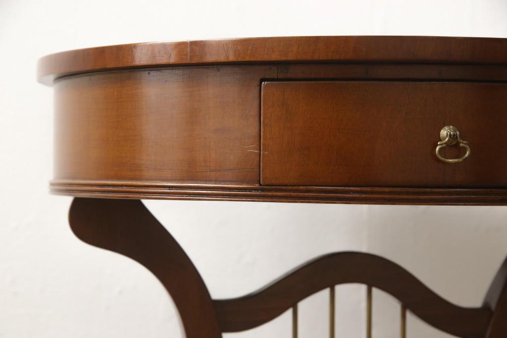 中古　イタリア　凝ったデザインが空間のアクセントになる象嵌入りサイドテーブル(飾り台、ナイトテーブル)(R-057709)