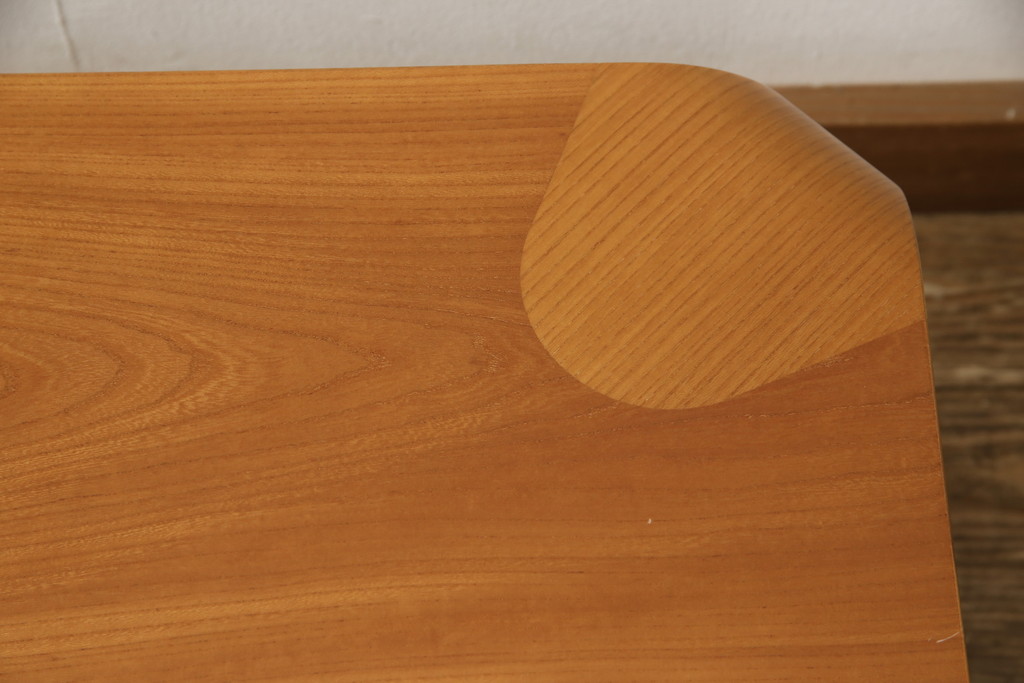 中古　美品　天童木工　ケヤキ杢目(欅)　シンプルなデザインながら美しい杢目が目を引く座卓(ローテーブル、センターテーブル、リビングテーブル)(R-057835)