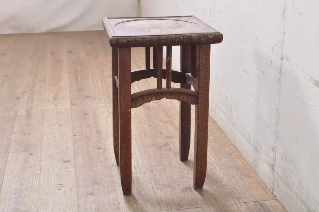 和製アンティーク　古い洋館で使われていた欅(ケヤキ)材製のサイドテーブル(花台、飾り台、エンドテーブル、ナイトテーブル)(R-068632)