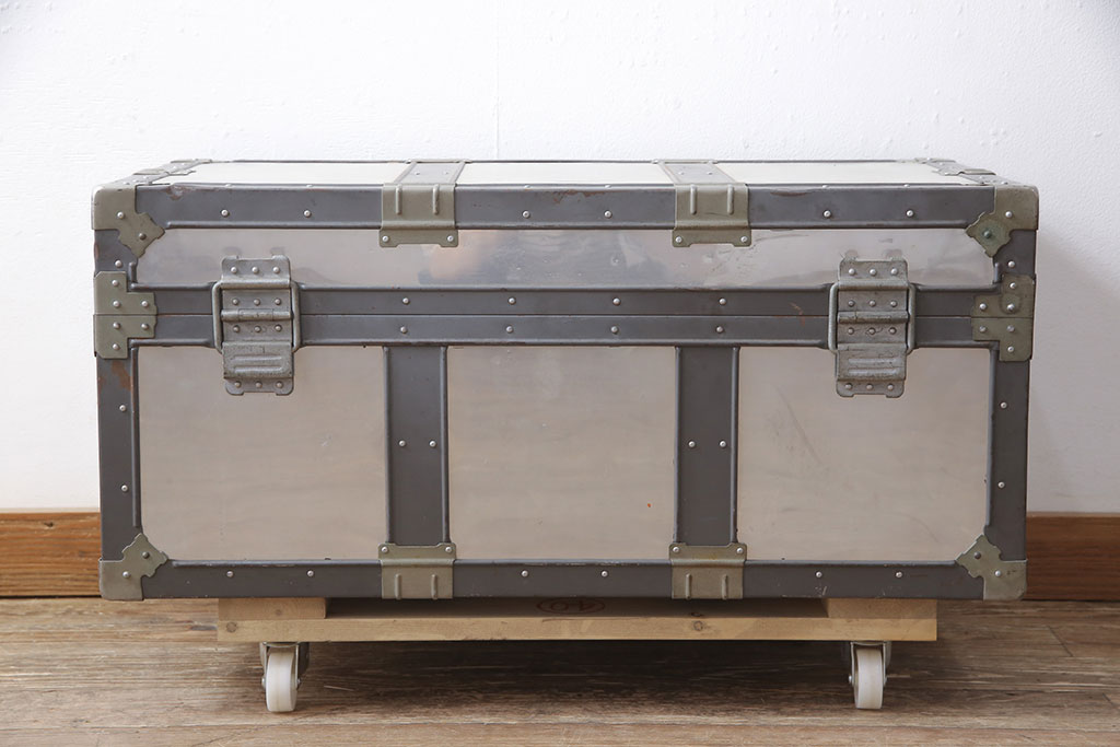 ヴィンテージ雑貨　KOWA(コーワ)　インダストリアルの空間づくりにおすすめのアルミ製トランク(船トランク、ディスプレイ、収納)(R-053874)