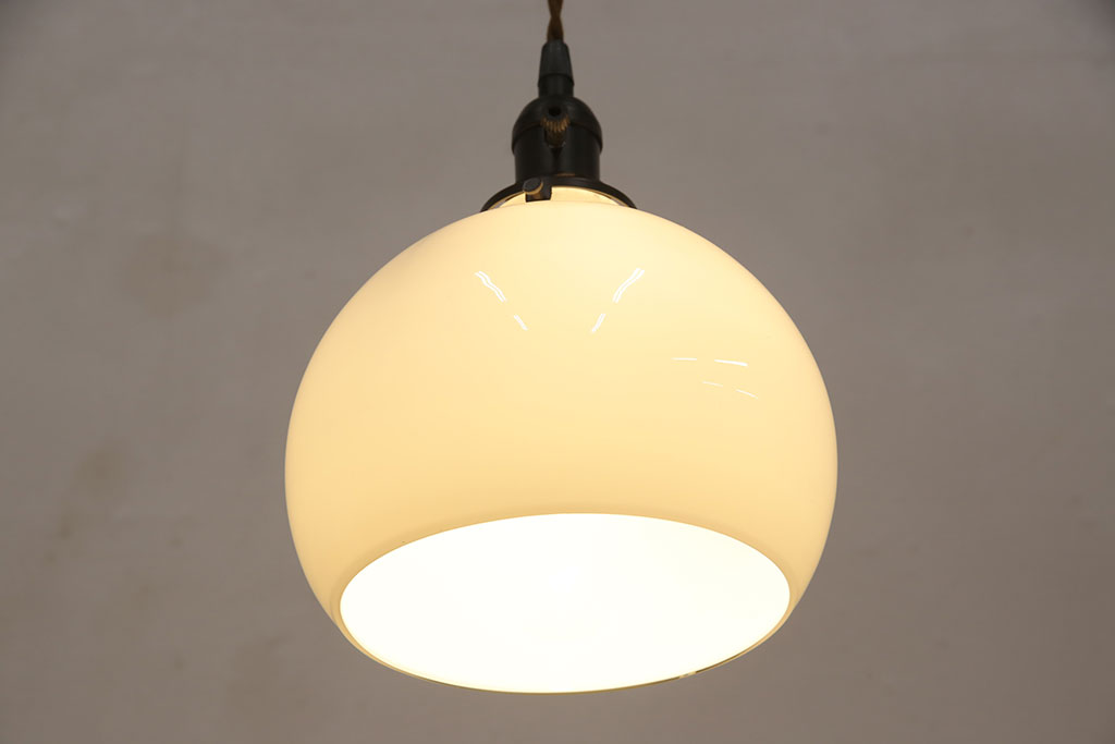 アンティーク照明　ころんとした丸いシェードが可愛らしい吊り下げ照明(天井照明、ペンダントライト、シェード、電笠)(R-053864)