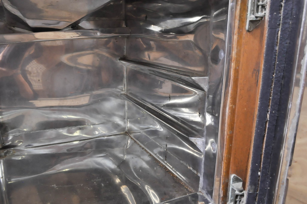 和製アンティーク　大型サイズ!!　ナラ材　ディスプレイにおすすめ!ノスタルジックな雰囲気作りに活躍する木製冷蔵庫(冷蔵箱、収納棚)(R-068649)