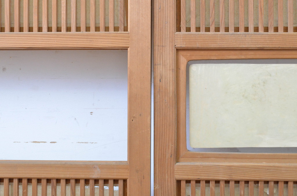 アンティーク建具　情緒ある和の雰囲気作りにおすすめの裏障子戸付き格子戸2枚セット(ガラス帯戸、障子戸、引き戸)(R-062972)
