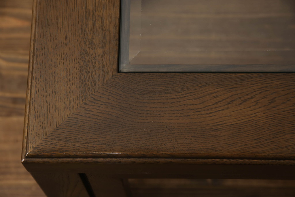 中古　カリモク家具(karimoku)　domani(ドマーニ)　洗練されたモダンデザインが魅力!!ガラストップのローテーブル(センターテーブル、カフェテーブル、コーヒーテーブル)(R-066058)