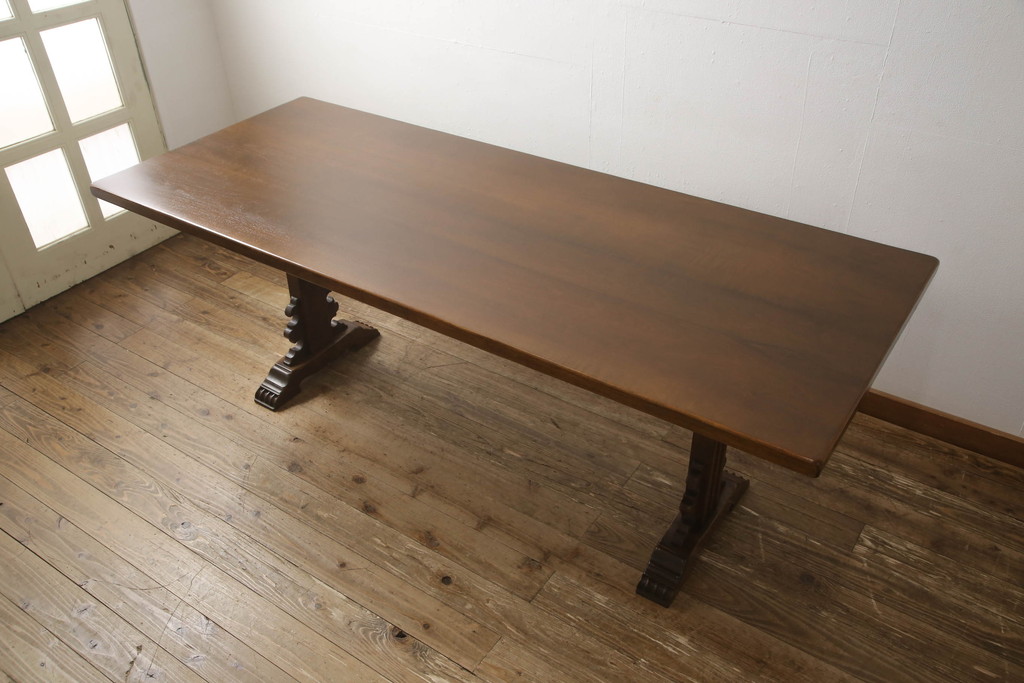 中古　美品　バロッサバレンティ(VARO,S.A. VALENTI)　細部まで凝ったデザインが魅力的なダイニングテーブル(4人掛け、6人掛け、食卓)(R-061553)