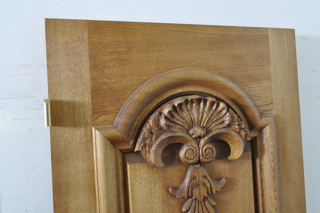中古　ブランド家具　総ナラ(楢)材　立派な彫刻の高級ドア1枚(オークドア、扉、木製ドア、玄関ドア、建具)(R-063774)