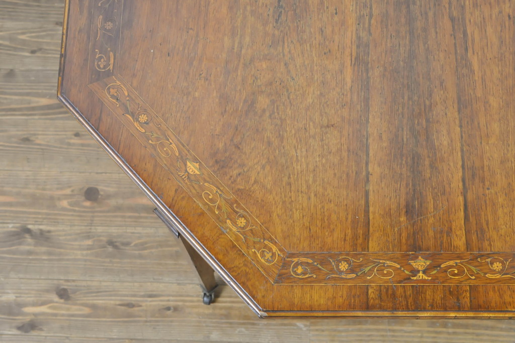 イギリスアンティーク　高級品!!　凝ったデザインの象嵌入り!!クラシカルな佇まいのオクタゴンテーブル(ダイニングテーブル、4人掛け、4P、八角形デスク)(R-063178)