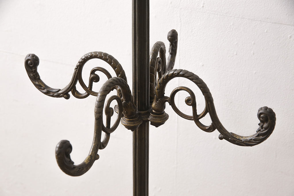 フランスアンティーク　真鍮製　エレガントな佇まいが目を引くポールハンガー(コートハンガー、帽子掛け、店舗什器)(R-052977)