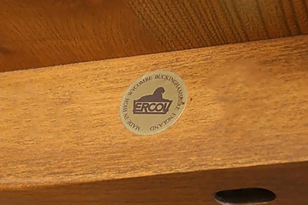 ヴィンテージ家具　イギリスビンテージ　ERCOL(アーコール)　エルム材　クラシカルな印象のダイニングテーブル(リフェクトリーテーブル)(R-053474)