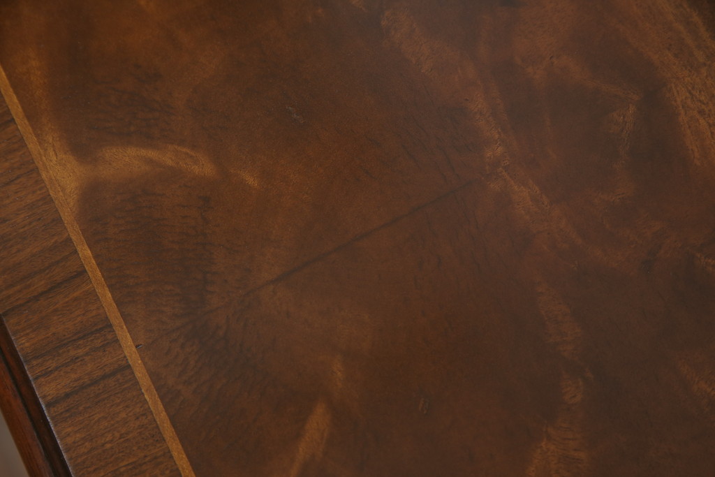 中古　希少な絶版品　MAITLAND SMITH(メートランドスミス)　味わい深い杢目と艶のある木肌が美しいテレビ台(テレビボード、ローボード、サイドボード、サイドキャビネット、収納棚、戸棚)(R-069269)