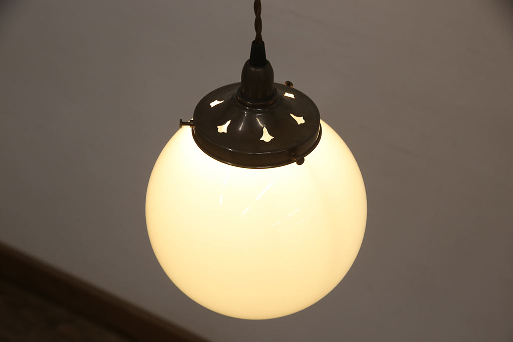 アンティーク照明　シンプルなデザインが取り入れやすい球体型の天井照明(吊り下げ照明、ペンダントライト)(R-053983)