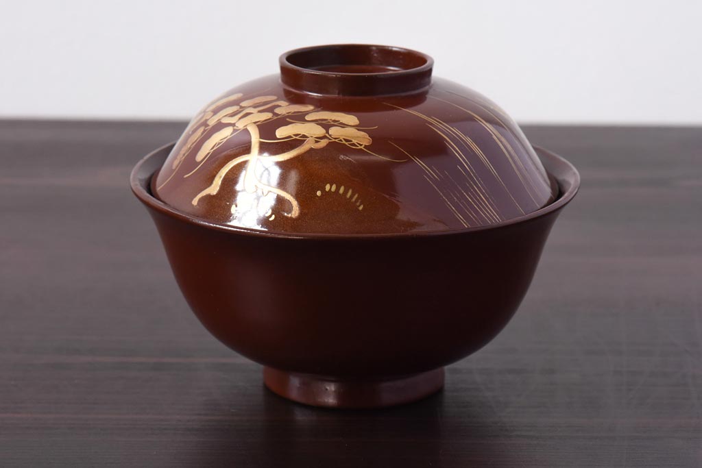 和製アンティーク　松の図　朱漆に金彩が映える蓋付き木製椀(漆器、和食器)4客セット