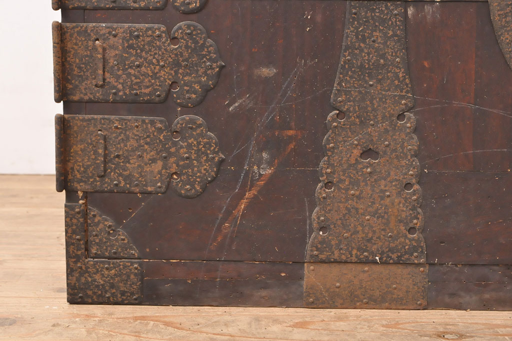 和製アンティーク　総桐材　重厚感漂う観音開き収納箪笥(引き出し、和たんす、ローチェスト)(R-054146)