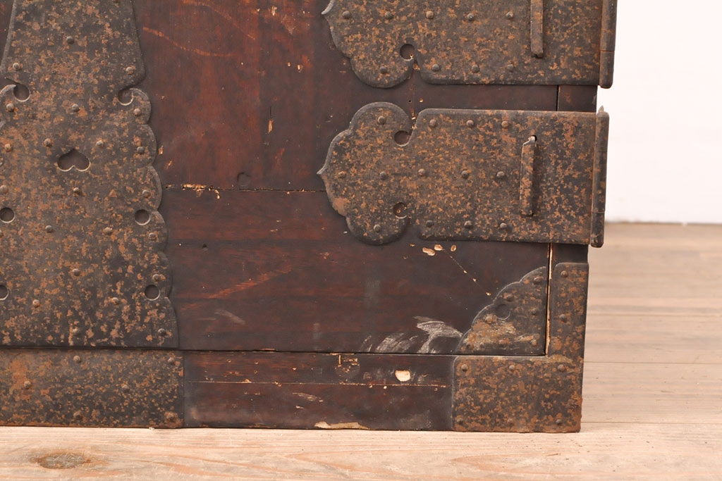 和製アンティーク　総桐材　重厚感漂う観音開き収納箪笥(引き出し、和たんす、ローチェスト)(R-054146)