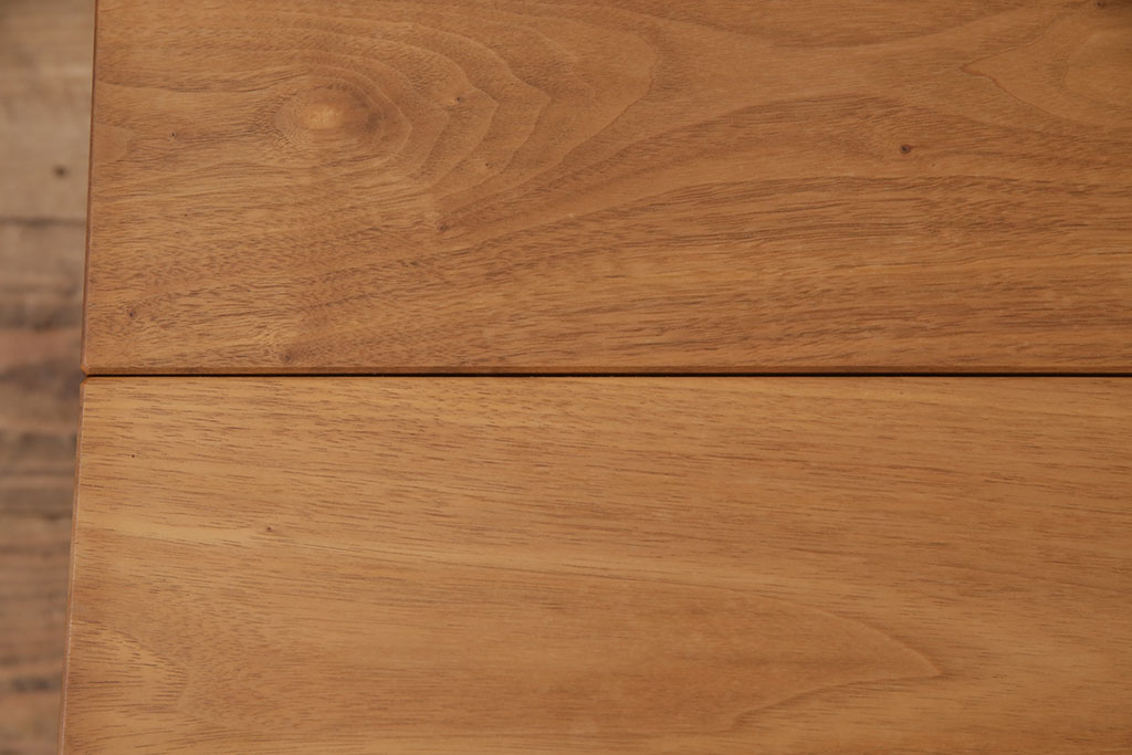中古　ウォールナット無垢材　木の質感そのまま!ぬくもりを感じられるローテーブル(座卓、作業台)(R-048485)