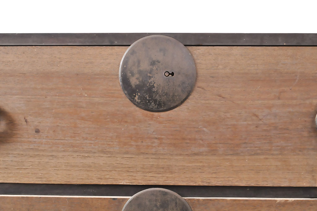 和製アンティーク　シンプルなデザインで取り入れやすい収納箪笥(和箪笥、引き出し、チェスト)(R-054145)