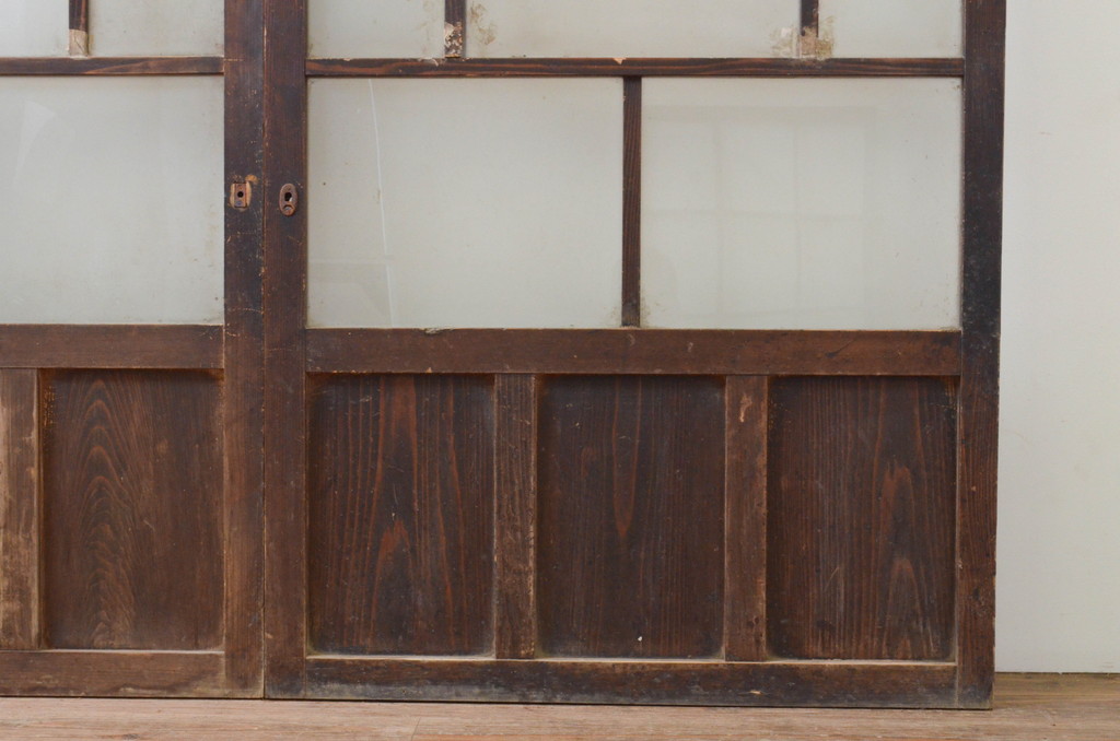 アンティーク建具　大正ロマン　経年を感じさせる木味が魅力のガラス戸2枚セット(引き戸)(R-068727)