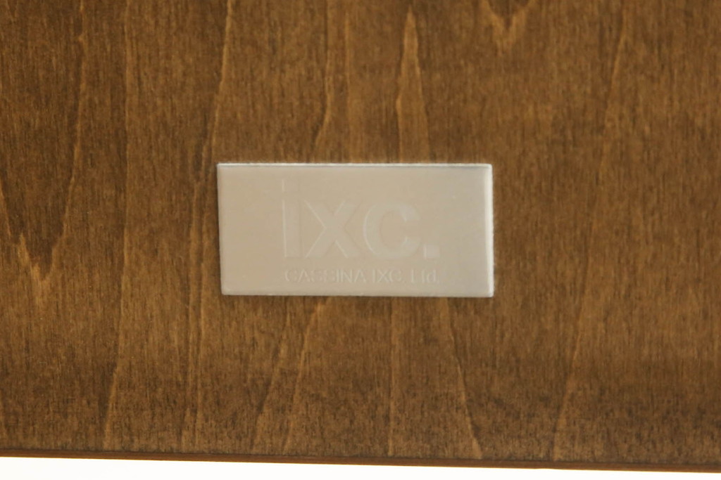 中古　美品　Cassinaixc.(カッシーナイクスシー)　IXC. R&D(イクスシー.R&D)　TRIX(トリックス)　ブラックウォールナット材　シンプルながら洗練されたデザインが魅力のダイニングテーブル(6人掛け、4人掛け、食卓)(定価約40万円)(R-066367)