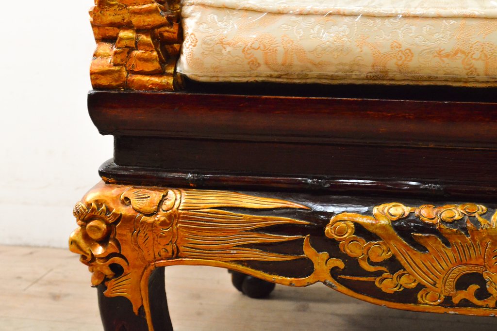 ヴィンテージ家具　超激レア!!　中国美術　王座デザイン　皇帝　黄金に輝く龍の彫刻が高貴な雰囲気を高める1人掛けソファ(1P、ビンテージ、アームソファ、アームチェア、イス、椅子)(R-059285)