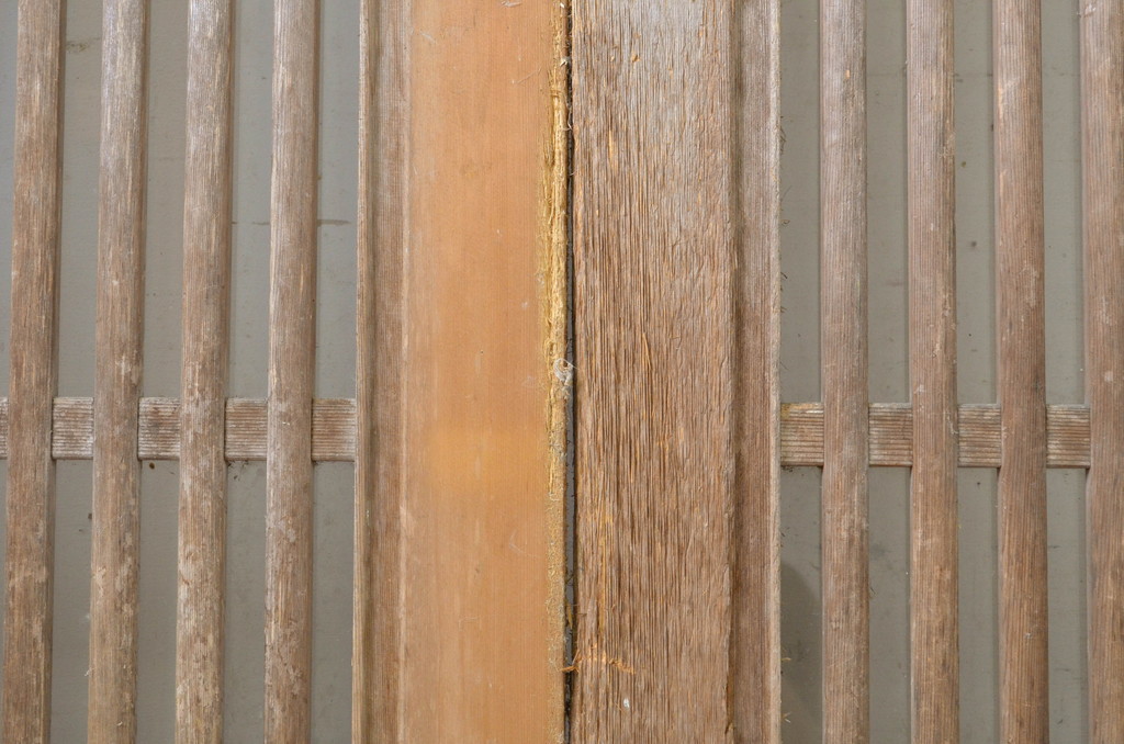 中古　スモークガラス入り　和の風情が感じられる数寄屋の玄関戸2枚セット(ガラス戸、格子戸、ガラス入り格子戸、荒格子戸、引き戸)(R-064111)