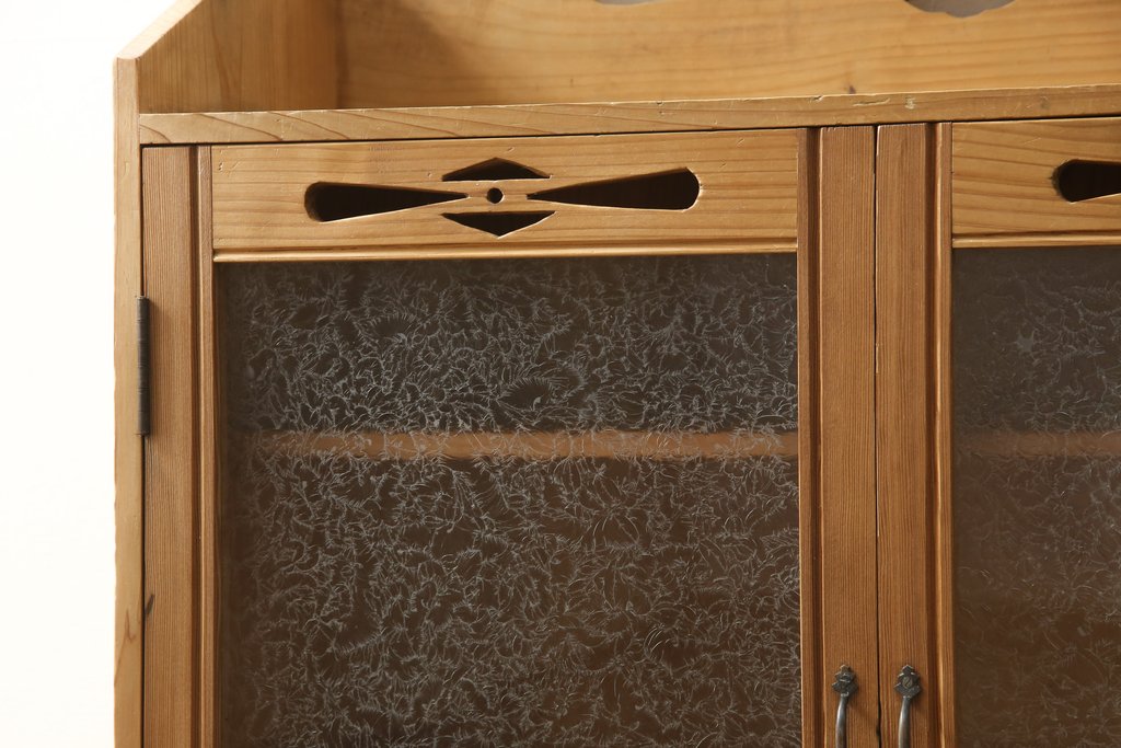 和製アンティーク　杉材　結霜ガラスがレトロな雰囲気を醸し出す本箱(ブックケース、本棚、戸棚、収納棚)(R-058898)